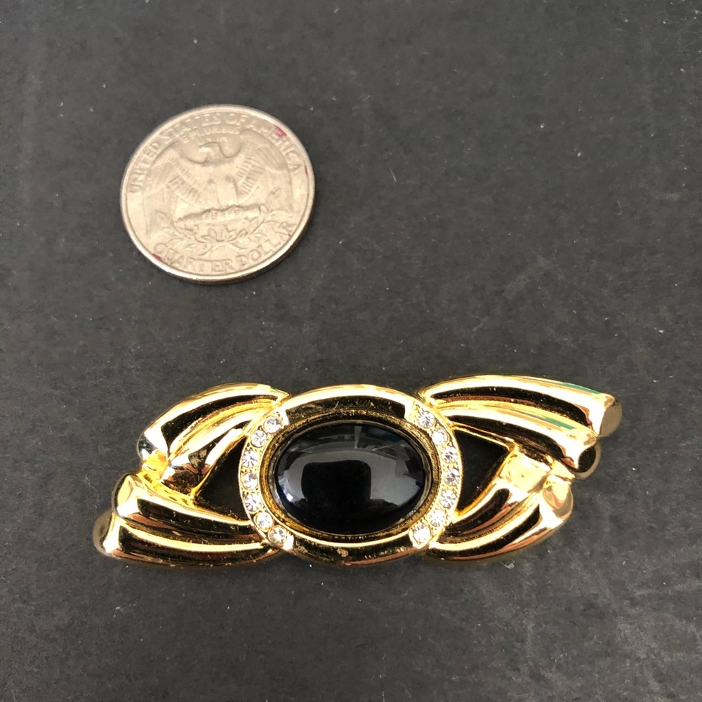 Stone crystal brooch